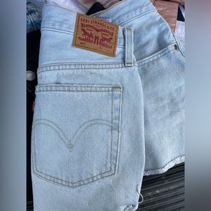 Levi’s denim shorts worn twice size 28